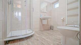 Гостевой дом Coroni Residence Брашов Улучшенный двухместный номер с 1 кроватью или 2 отдельными кроватями-2