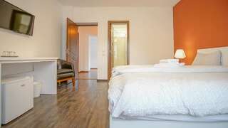 Гостевой дом Coroni Residence Брашов Улучшенный двухместный номер с 1 кроватью или 2 отдельными кроватями-3